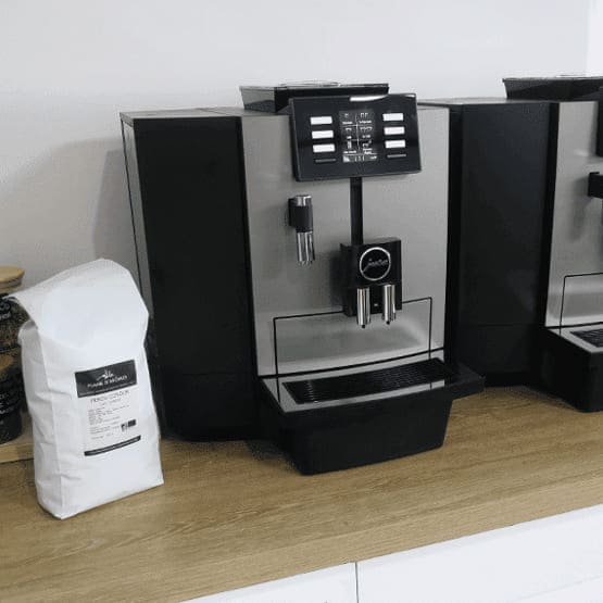 Installation de machine à café professionnel par Plaine d'Arômes
